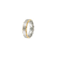 Bague acier homme aux côtés ciselés doré