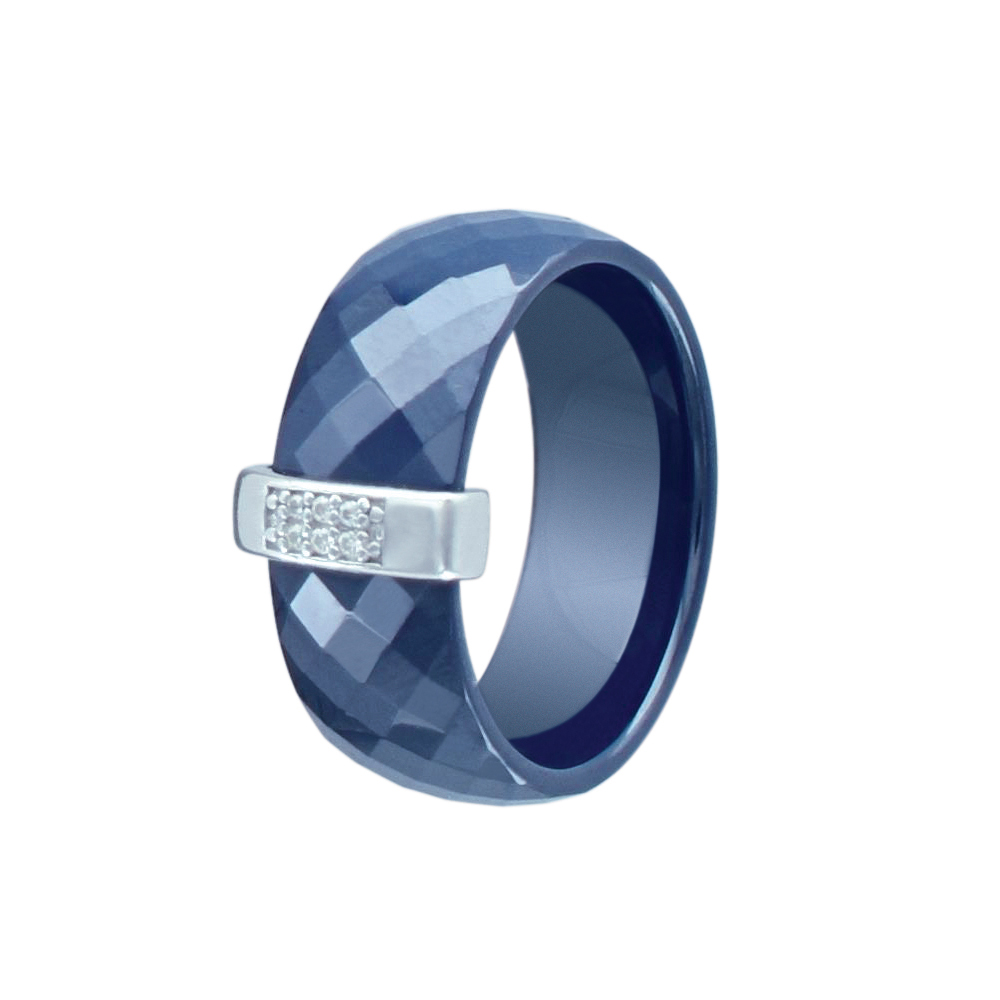 Bague en céramique bleue facettée avec un pavé d'oxydes de zirconium