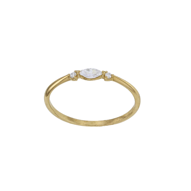 Bague fine ornée d’un oxyde taille marquise et d’oxydes ronds blancs, Or 375/1000