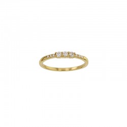 Bague fine plaqué or ornée de 3 oxydes sertis griffes, et 6 petits oxydes