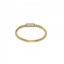 Bague ornée d’un oxyde taille baguette, entourée d’oxydes de zirconium, Or 375/1000