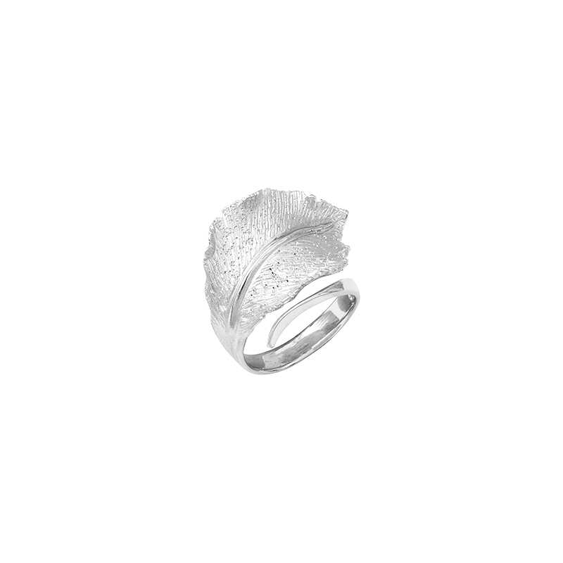 Bague ouverte ornée d'une feuille, argent 925/1000 platiné