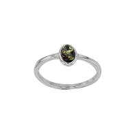 Bague ovale, ambre verte sertie clos en argent 925/1000 rhodié
