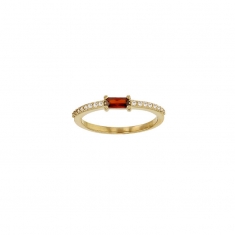 Bague oxyde couleur rubis taille baguette, pavage oxydes, plaqué or