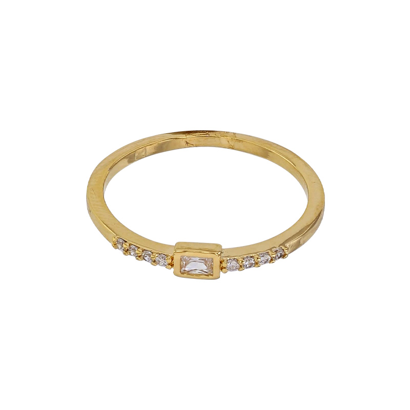 Bague oxyde taille rectangle serti clos et épaules empiérrées, plaqué or