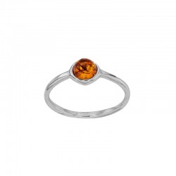 Bague ronde, ambre cognac sertie clos en argent 925/1000 rhodié
