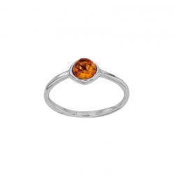 Bague ronde, ambre cognac sertie clos en argent 925/1000 rhodié