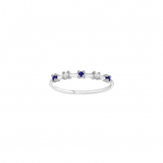 Bague 3 Saphirs 1,5mm et 2 diamants 0,04ct GVS sertis griffes, Or blanc 750/1000