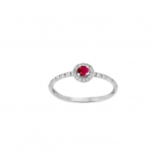 Bague solitaire Rubis rond, entourage 26 diamants HSI 0,12ct, Or blanc 750/1000