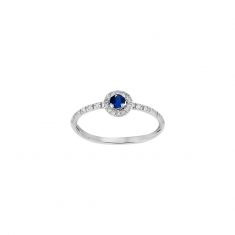 Bague solitaire Saphir de Ceylan rond 3mm, entourage 26 diamants HSI 0,12ct, Or blanc 750/1000