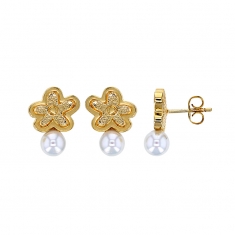 Boucles d'oreilles fleurs ornées d'une perle de Majorque blanc nacré, laiton doré