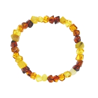 Bracelet élastique en petites pierres d'ambre de formes diverses