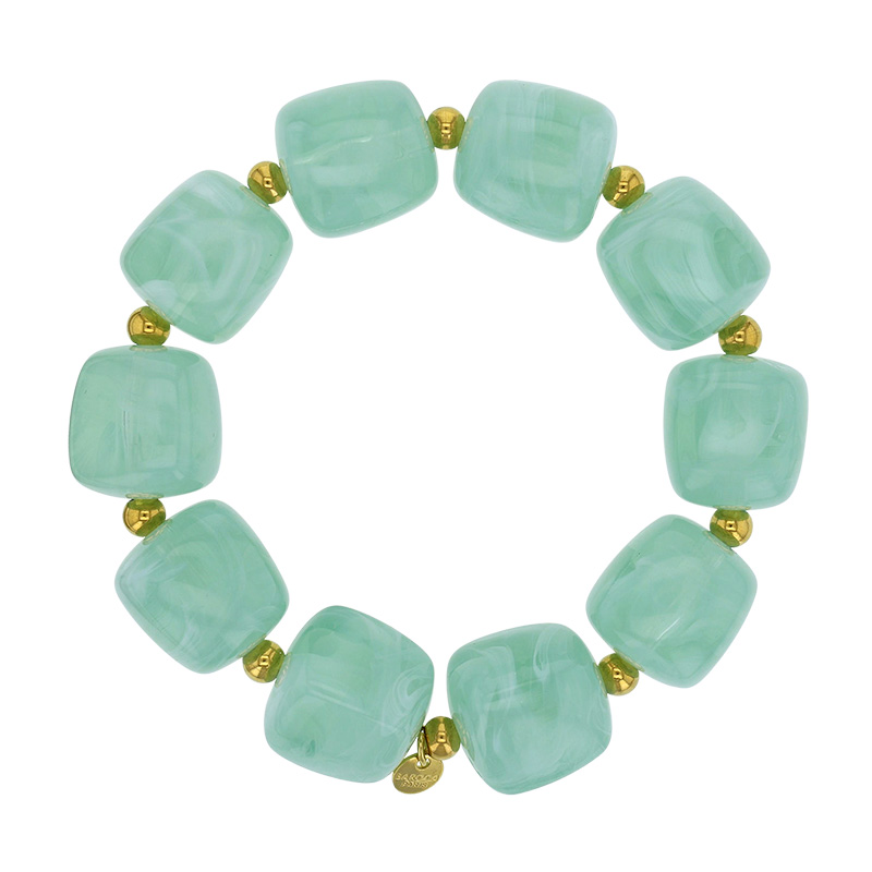 Bracelet élastique orné de cubes en résine verte et perles dorés, acier doré