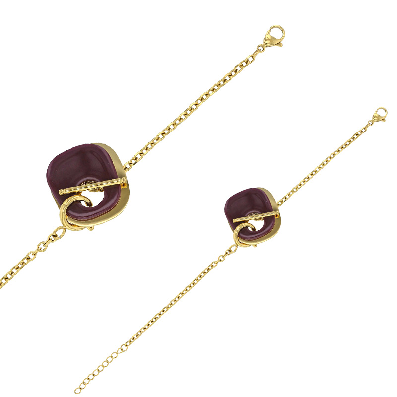 Bracelet motif carré arrondi ajouré en résine bordeaux, acier doré