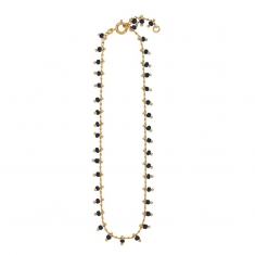 Chaîne de cheville plaqué or avec perles en résine couleur corail