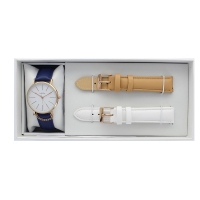 Coffret 1 montre boîtier métal doré-rose et bracelets bleu marine, blanc et beige