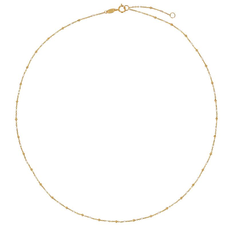 Collier chaîne forçat avec petites perles et émail blanc, Or 750/1000