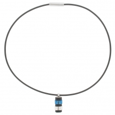 Collier cordon caoutchouc noir et pendentif acier bleu 50cm