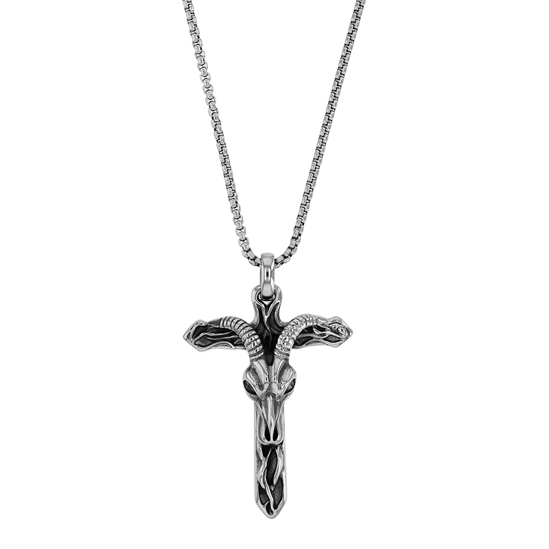 Collier croix orné d'une tête de belier, acier