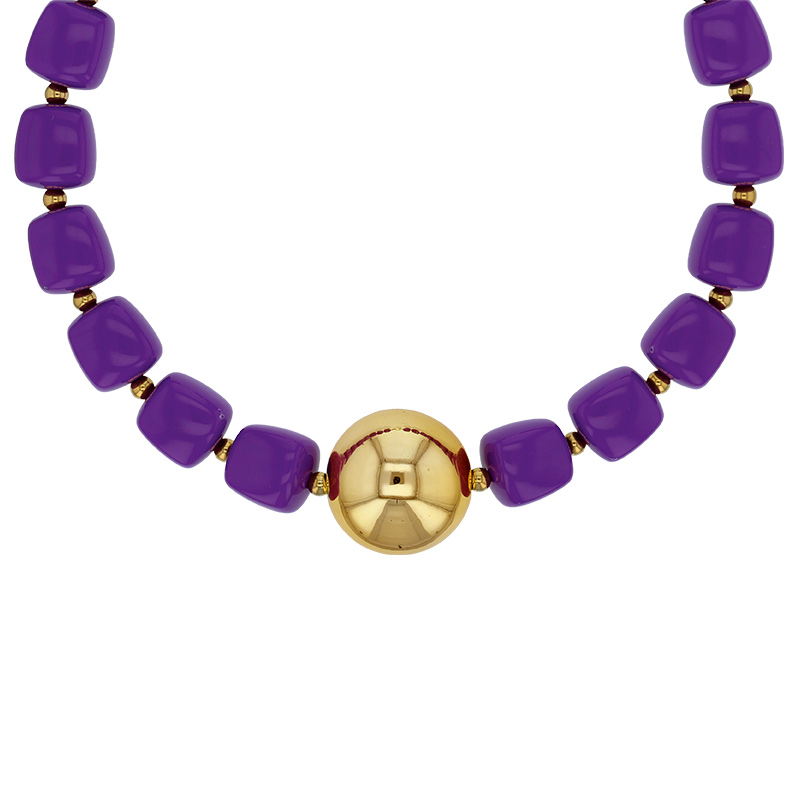Collier cubes en résine jaune avec une boule dorée, acier doré