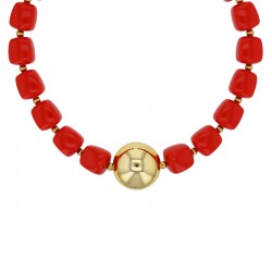 Collier cubes en résine rouge avec une boule dorée, acier doré