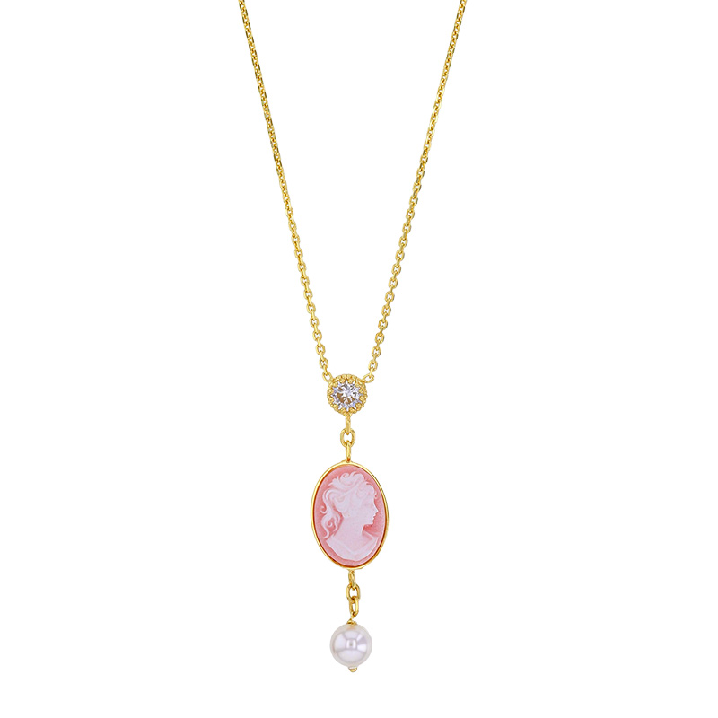 Collier d'un camé en corail reconstitué et 1 perle de verre maille forçat, argent 925/1000 doré