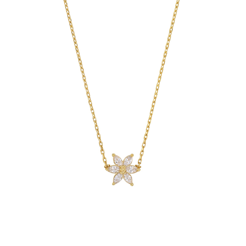 Collier fleur avec pétales sertis d'oxydes, plaqué or