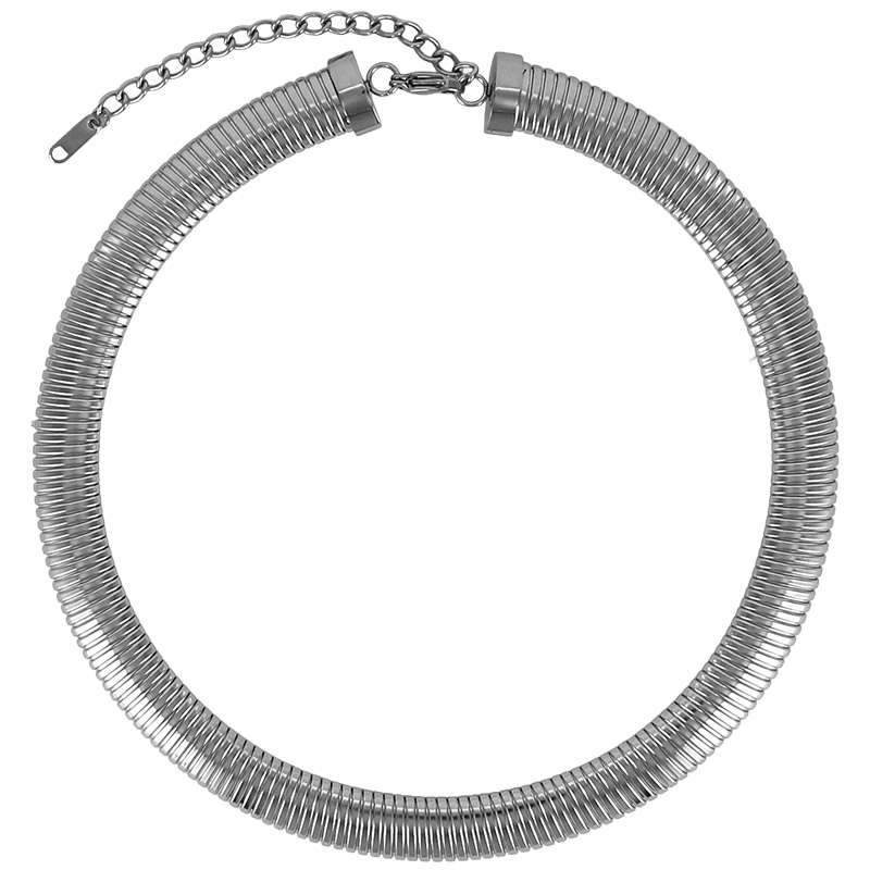 Collier maille oméga l 10mm fermoir menotte, en acier doré