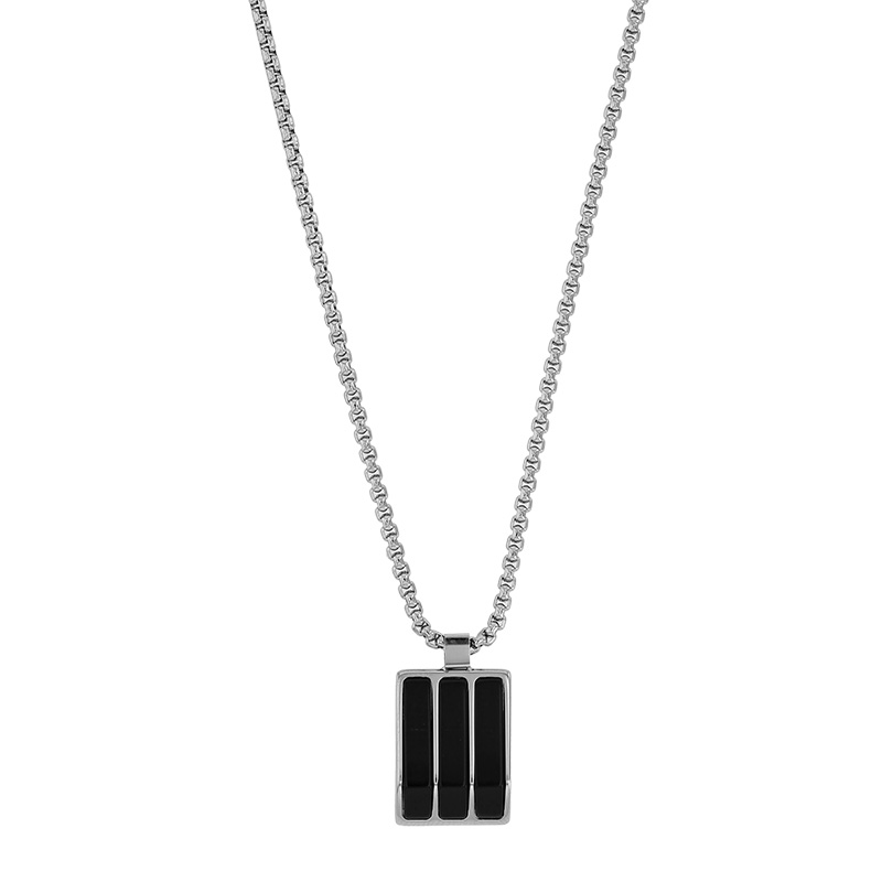 Collier orné d'un rectangle avec agate noire en acier