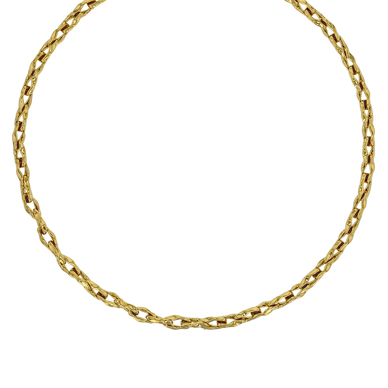 Collier orné de maille torsadée et martelés en acier doré