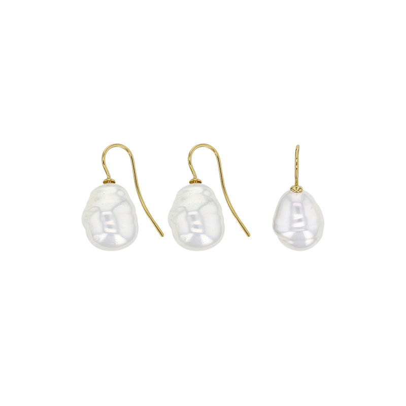 Fils d'oreilles tige laiton doré avec perles de Majorque baroque blanche