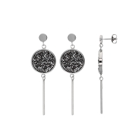 Boucles d'oreilles pendantes en acier avec un rond orné de cristaux gris
