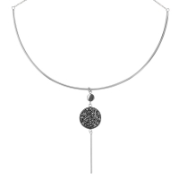 Collier rigide en acier avec pendant rond orné de cristaux gris
