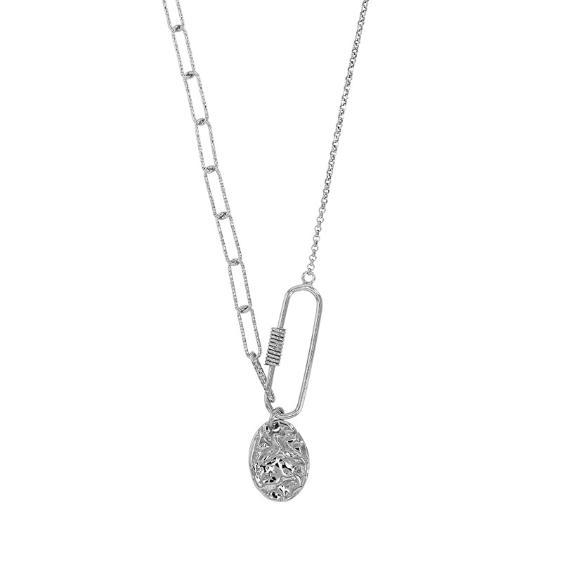 Collier à maille diamantée avec médaille ovale martelé en argent 925/1000 rhodié