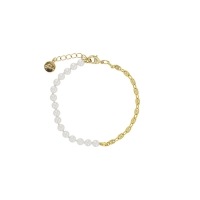 Bracelet chaîne laiton doré avec maille grains de café et perles de Majorque blanches