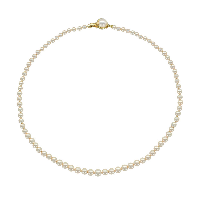 Collier fermoir rond plaqué or orné de perles de Majorque blanches 4/7 mm