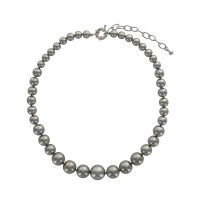 Collier avec fermoir anneau marin en laiton rhodié et perles de Majorque grises