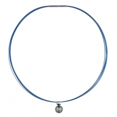 Collier perle de Tahiti ronde de culture, câble acier bleu avec fermoir baïonnette