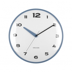 Horloge murale bleue avec grande aiguille assortie