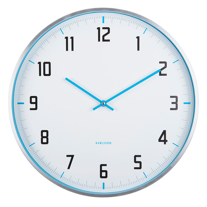 Horloge murale bleue, cadran blanc et aiguilles bleues
