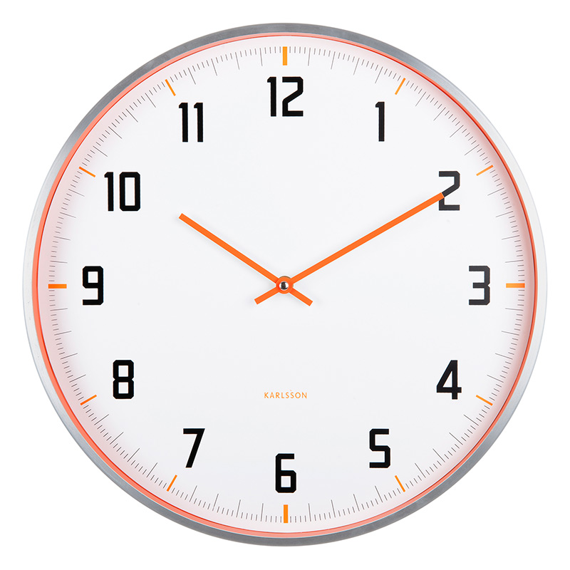 Horloge murale bleue, cadran blanc et aiguilles bleues