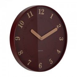 Horloge murale bordeaux avec chiffres et aiguilles couleur bois