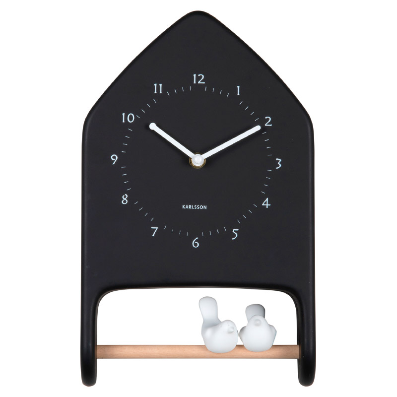 Horloge murale forme maison beige avec 2 oiseaux sur un perchoir en bois