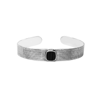 Jonc homme onyx carré extra plate, motif ronds argent 925/1000