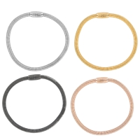 Lot de 4 bracelets à fermoirs magnétiques en acier gris, doré, noir et doré-rose diam. 5 x 6,2cm