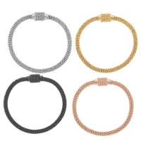 Lot de 4 bracelets perlés, fermoirs magnétiques acier gris, doré, noir et doré-rose diam. 5 x 6cm