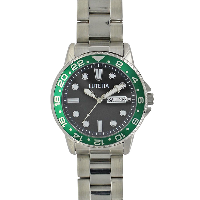 Montre Lutetia boîtier acier argenté, dato 3h cadran noir et bracelet acier argenté