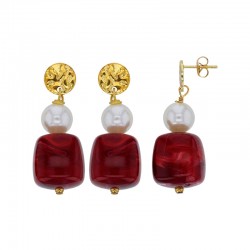 Pendants en cubes de résine nacré et  violette orné d'un rond martelé, et 1 boule en acier doré