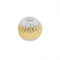 Perle blanche en céramique et argent 925/1000 doré - motif stries