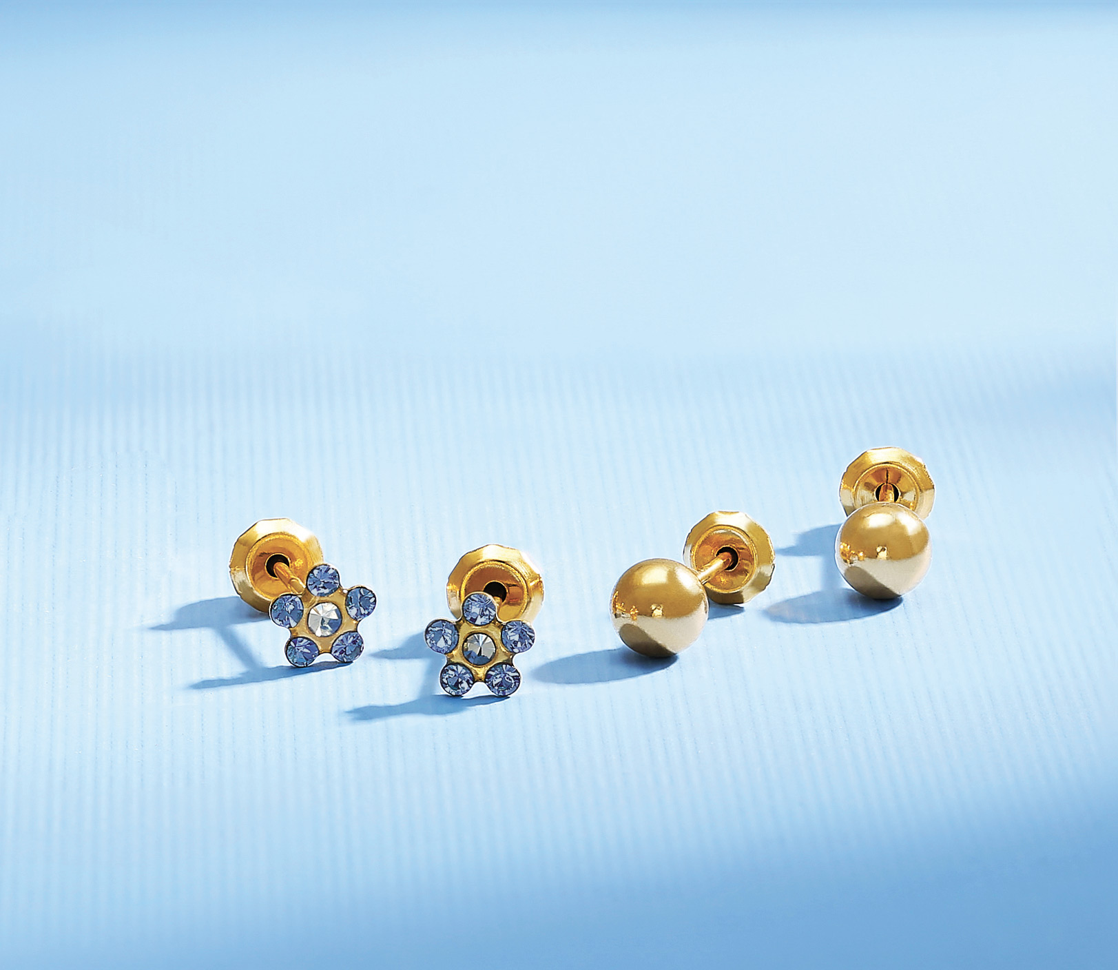 Perçage d'oreilles Inverness boule 4mm en acier doré à l'or fin